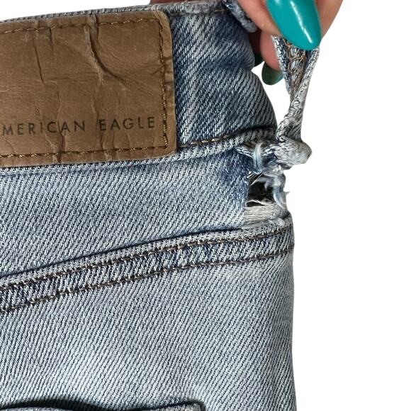 American Eagle AE Mom Jean FLAW High Rise Tapered Light Wash Distressed Denim 6 - Picture 4 of 7